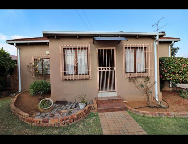 4 BEDROOM HOUSE FOR SALE IN PRIMROSE